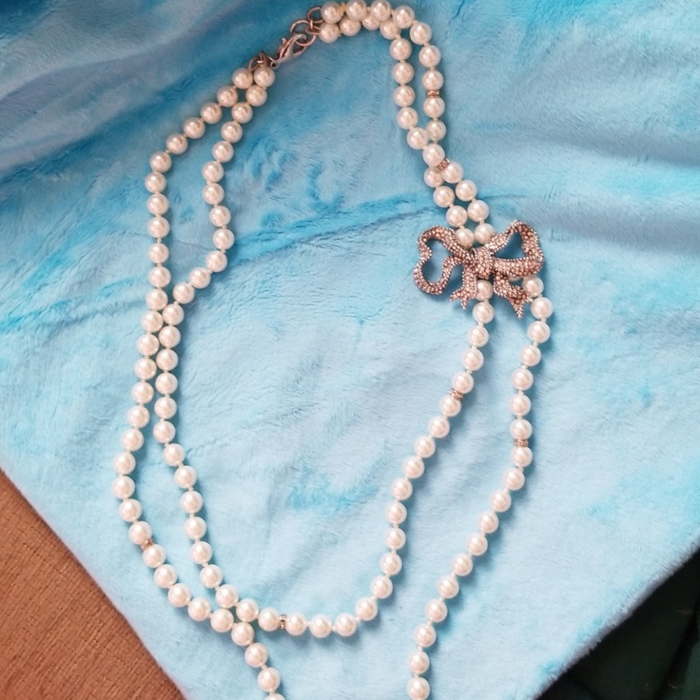 Talbots pearl/rhinestone bow necklace